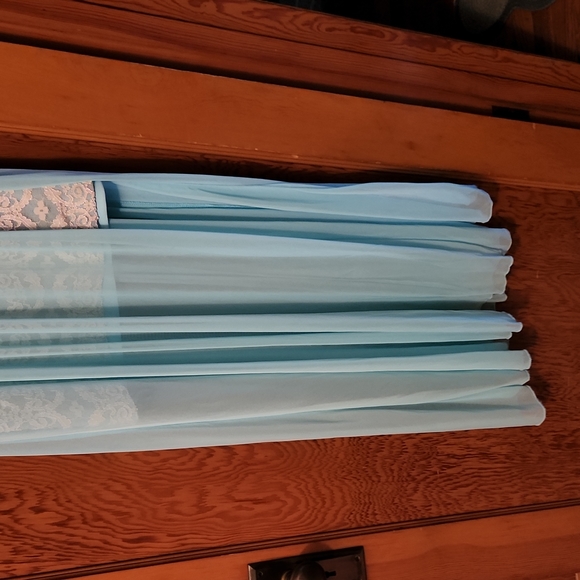 Strapless gown for wedding or prom - Picture 3 of 6